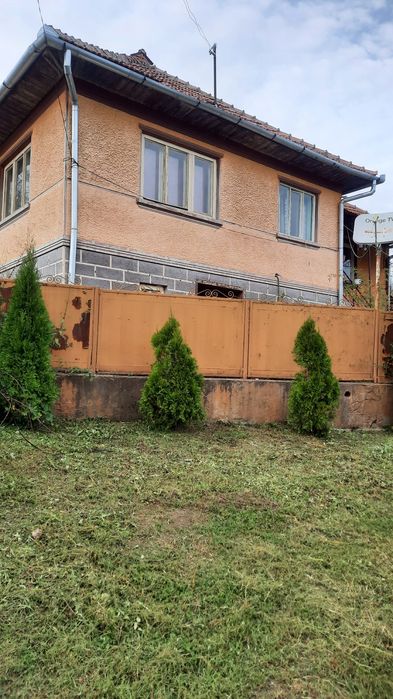 Casă și grădină de vînzare