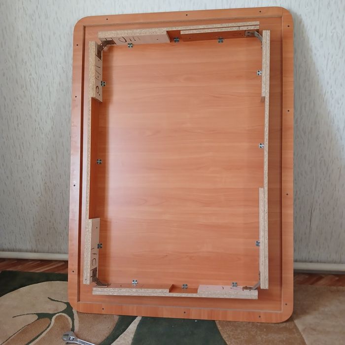 Продам кух. столы 2 шт одинаковые