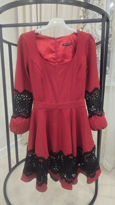 Нарядное женское платье