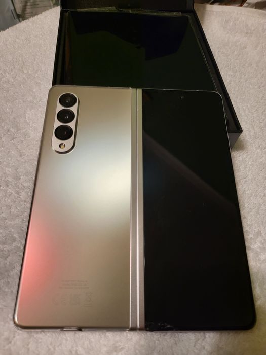 Samsung Galaxy Z Fold 3 - Beige 256 GB cu un mic defect