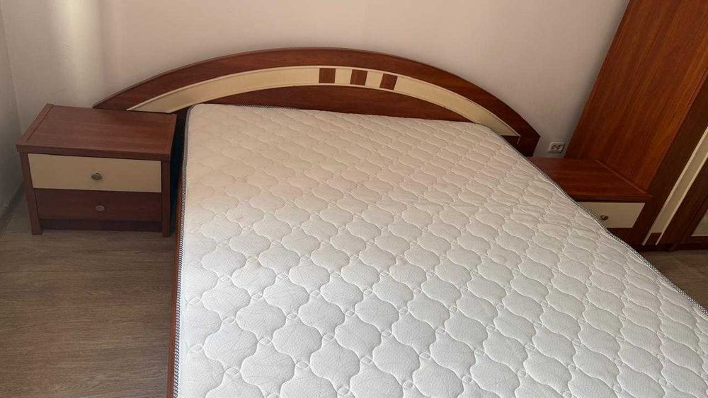 Продам спальный гарнитур
