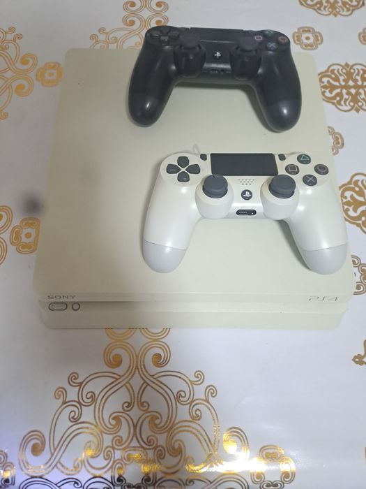 Playstation 4 slim