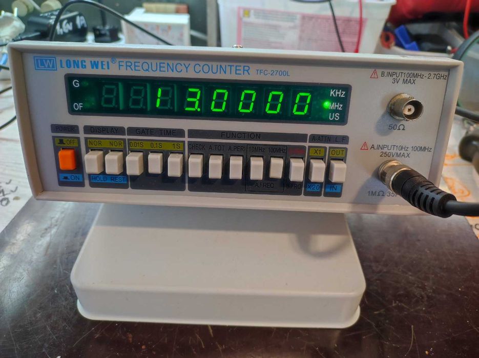 Продава се честотомер до 2700МХц за ремонт на комуникационна техника