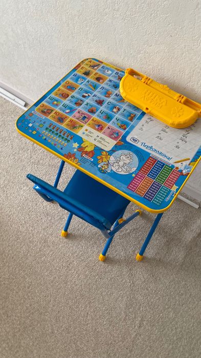 Продам детский стол
