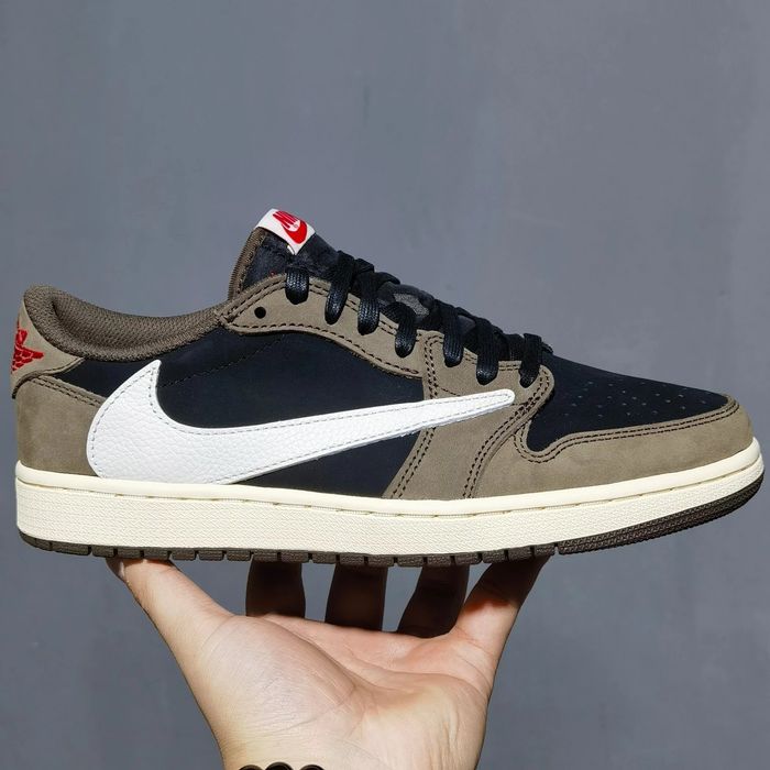 Air jordan 1 low travis scott