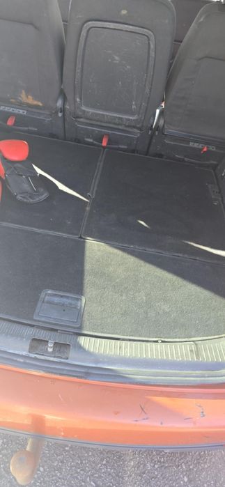 Vând sau schimb + - Vw touran-2 Facelift 2009 -7 locuri 2.0 d