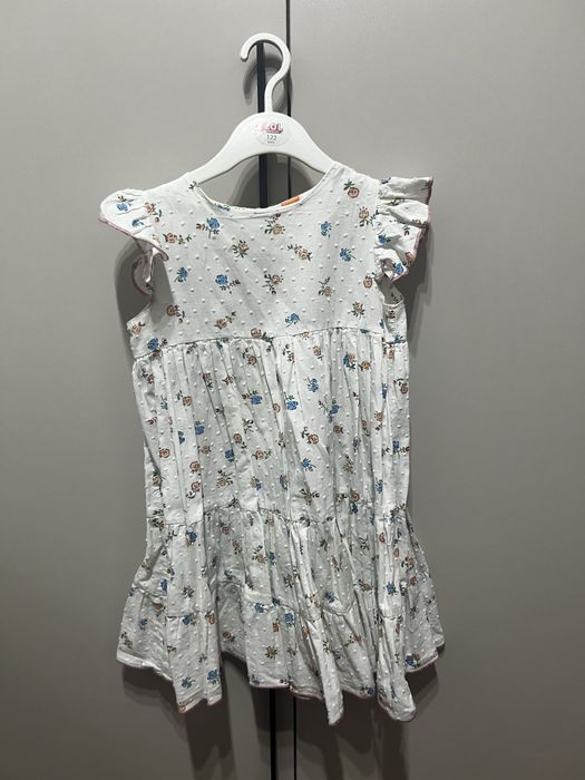 Пакет из 6 платьев для девочки 3-4 лет (рост 104]