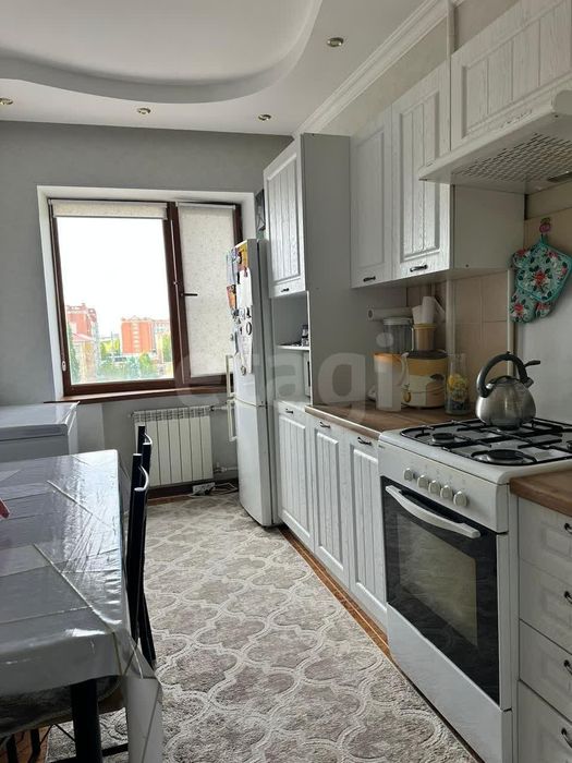 Продам 2 ком квартиру на Батыс 2