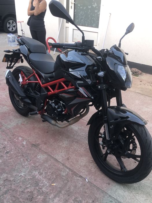 Benelli.   BN125