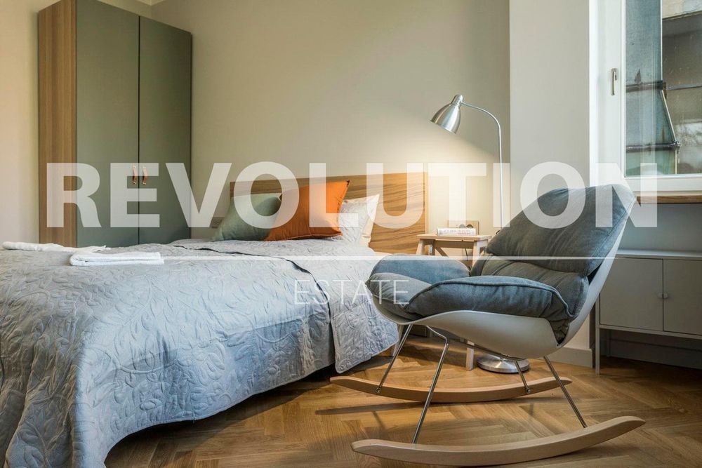 Тристаен апартамент в Центъра на София до НДК.