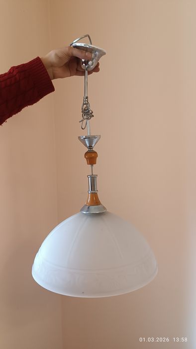 Продам люстру светильник