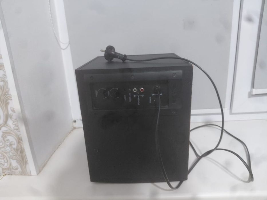Сабвуфер EDIFIER M1360