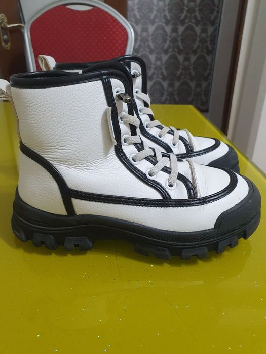 Продам детскую обувь размер 31