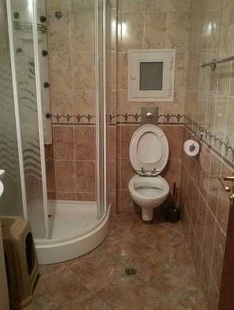 Дава се под наем Двустаен апартамент в Пловдив, Южен - 65 кв.м за 219.3 € - Снимка #3