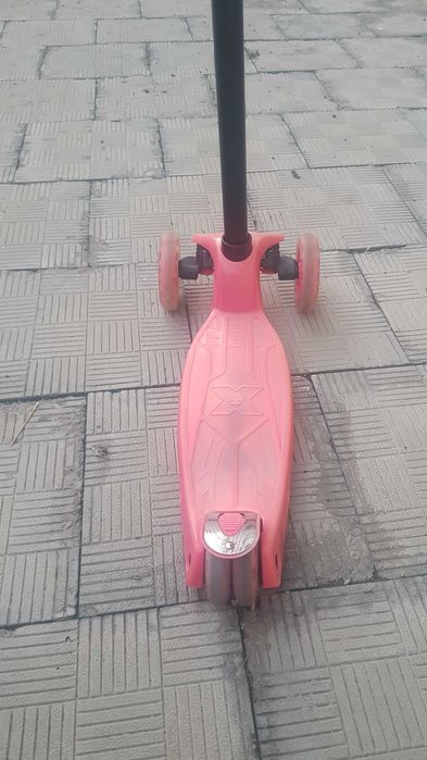 Самокат для девочки.