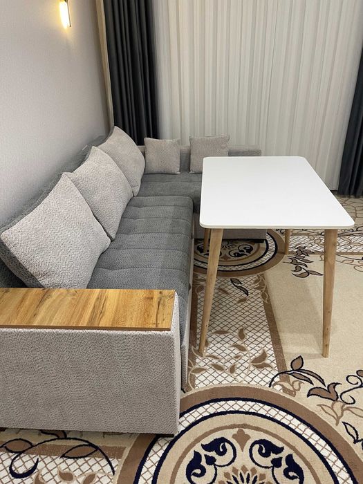 Стол сотилади Доставка  бор