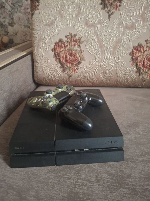PS4 Плэйстешн 4 в хорошем состоянии