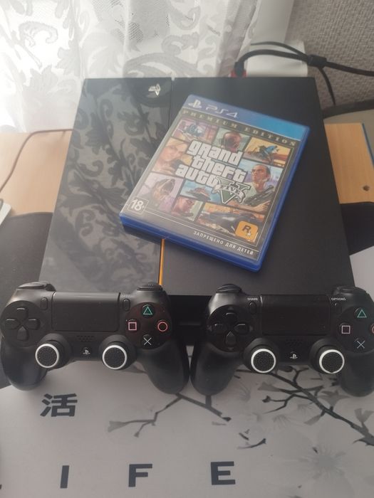 Продам playstation 4 fat