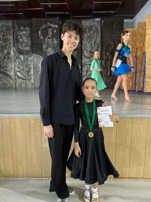 Продам конкурсное бальное платье