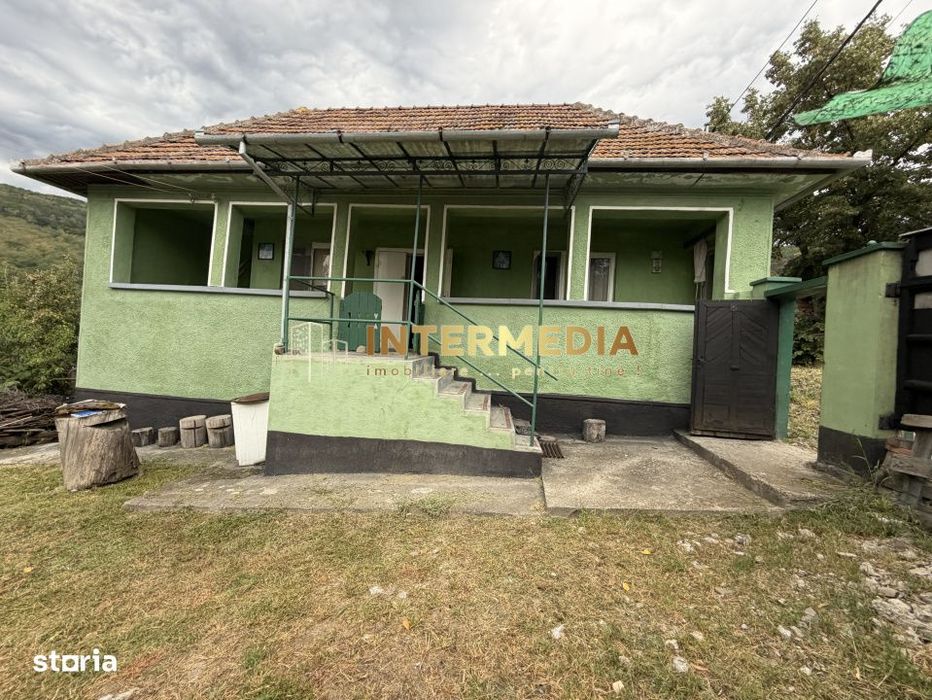 Casa Renovabila 3 camere Baie Bucatarie CRICAU 1375 mp Teren Toate Uti