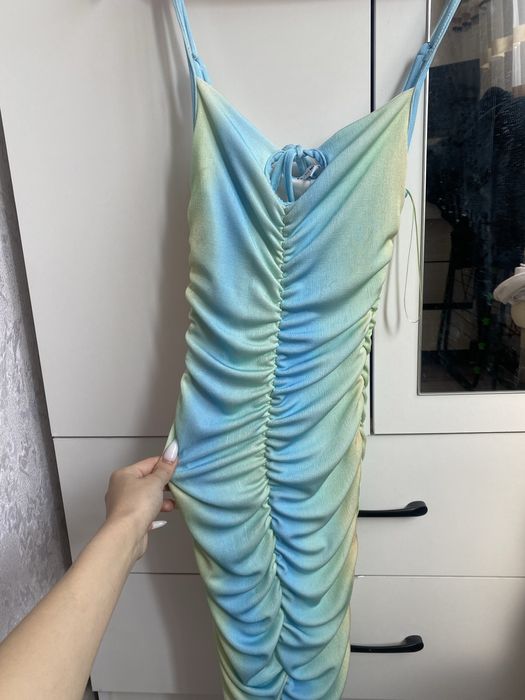 Обтягивающее платье с эффектом “вторая кожа”