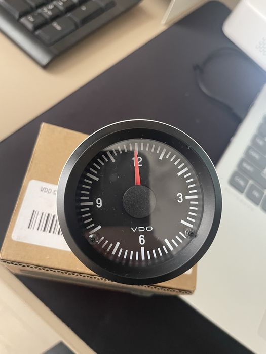 VDO Cockpit International Quartz Clock 52 mm 12V - Nou