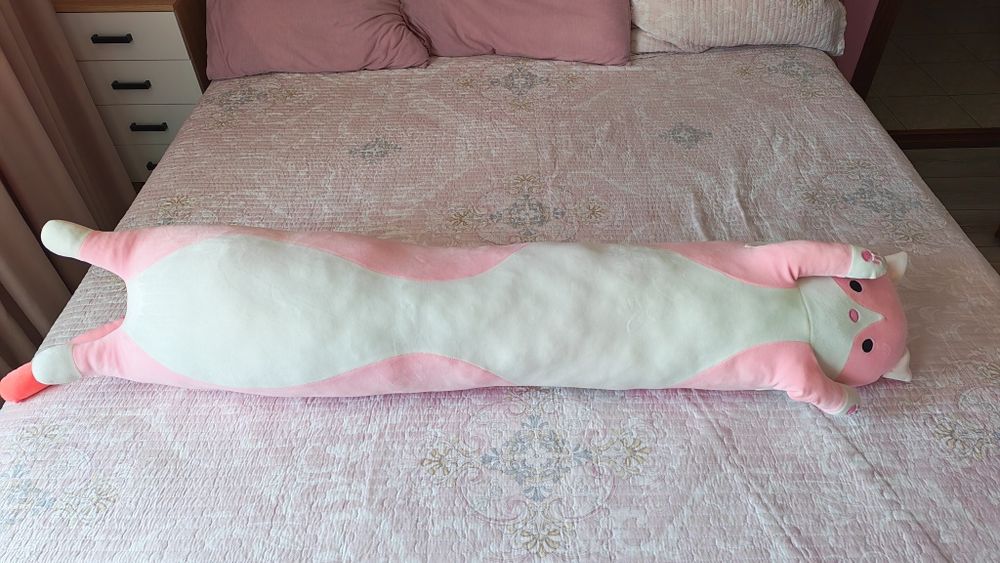 Детская подушка в форме длинной кошки