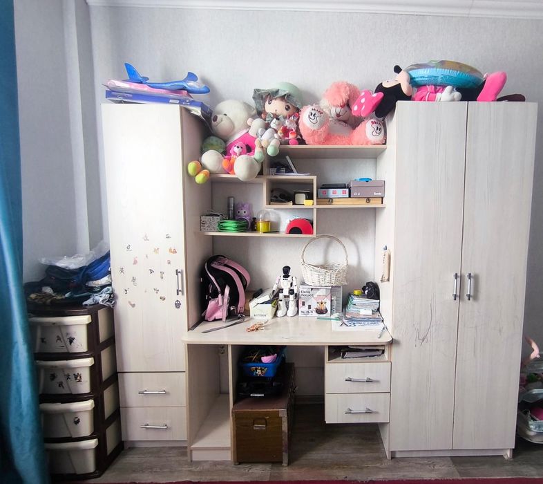 Шкаф стол и комод