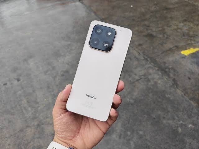 Продавам  спешно Honor X7d чисто нов