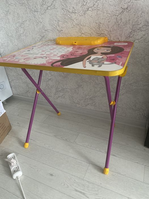 Стол писменный , детский