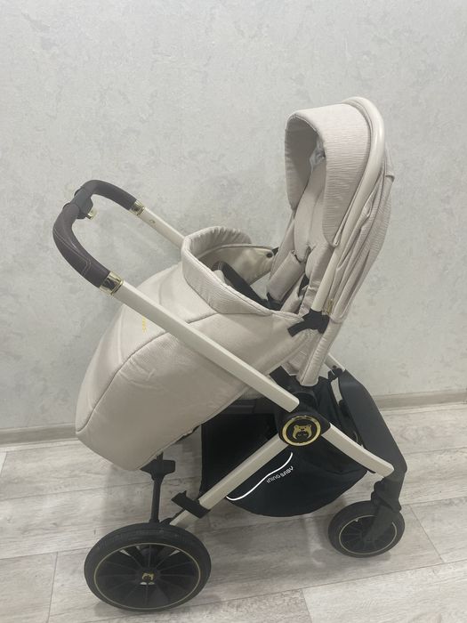 Продам легкую коляску