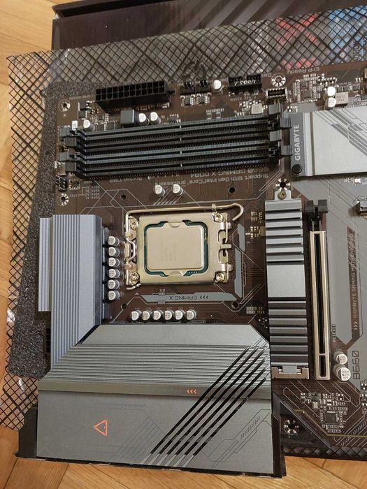 Intel Core i7 12700K + Gigabyte B660 Gaming X DDR4