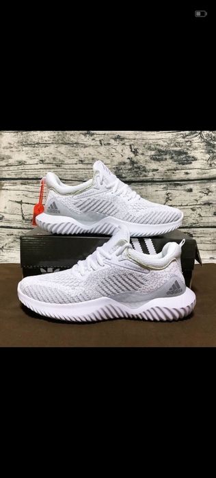 Продам кроссовки за 10000тг