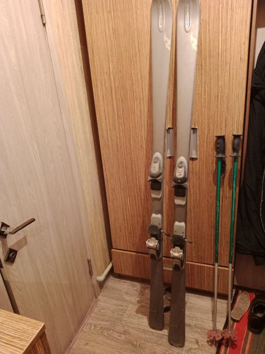 Лыжы продам срочно