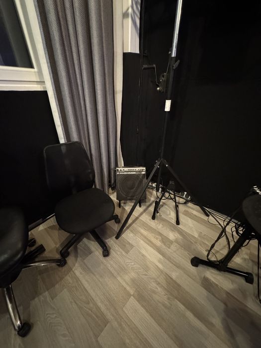 Sala de repetitii complet utilata (trupe, banduri, formatii)