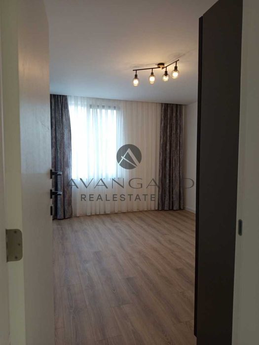 Продава се Тристаен апартамент в Пловдив, Остромила - 116 кв.м за 2199 €/кв.м - Снимка #9