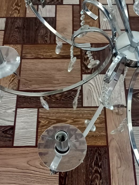 Люстра  восьмирожковая