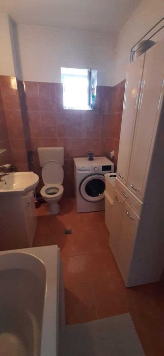 Inchiriez apartament 3 camere + loc de parcare  in cartierul Brancusi.