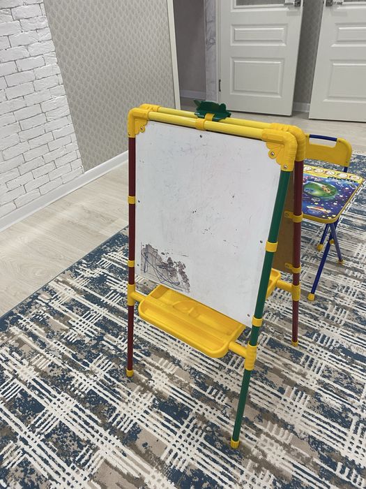 Детский стол со стульчиком и доской