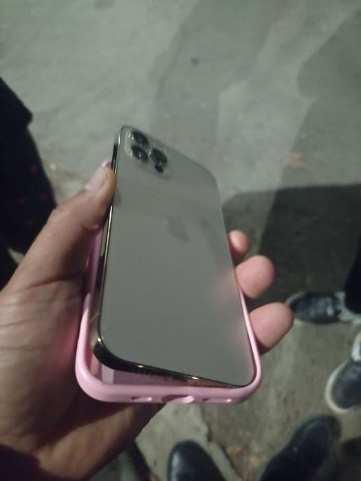 Айфон 12 про сотилади