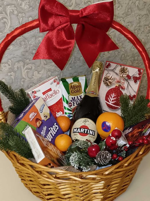 Принимаем заказы на подарочные корзины, коробочки, кулечки, подарки.