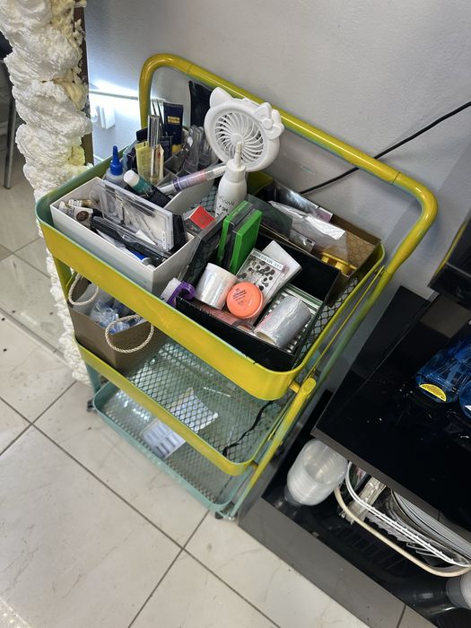 Витринные полки для салона