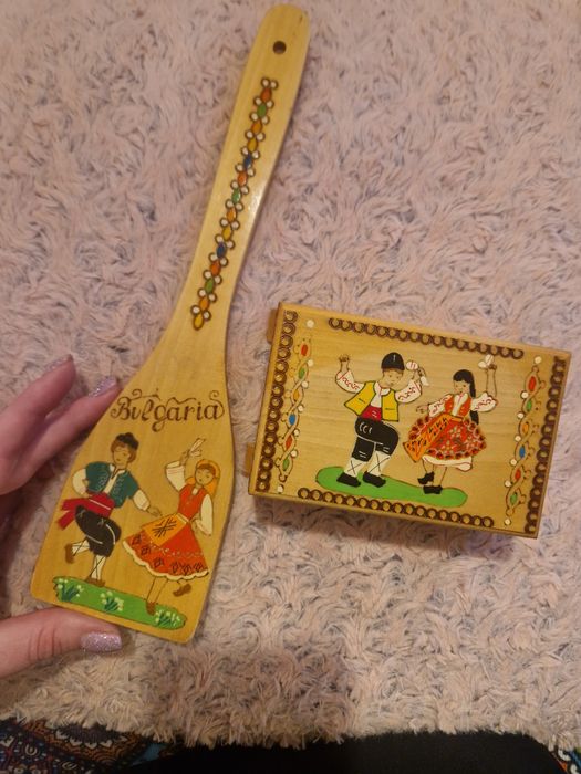 Дървена кутия и лъжица