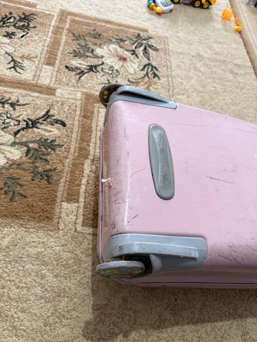 Продам чемодан маленький