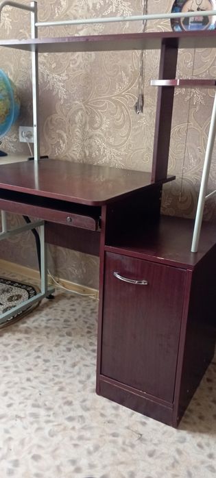 Продам компьютерный стол
