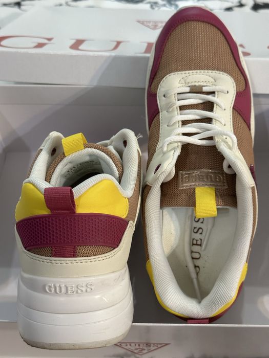 Маратонки GUESS като нови