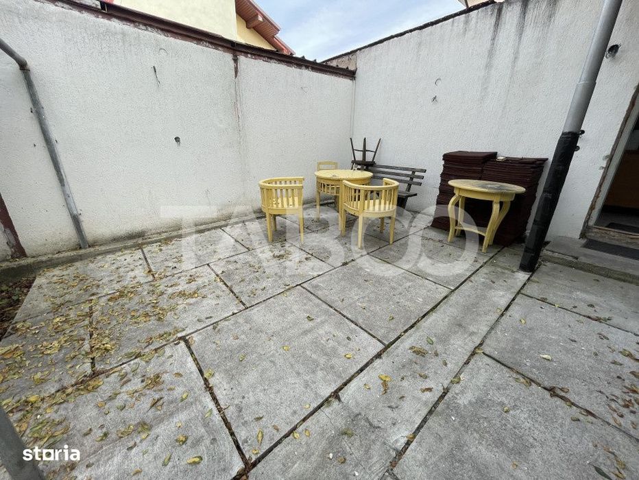 Apartament decomandat 93 utili curte proprie pivnita Sub Arini Sibiu