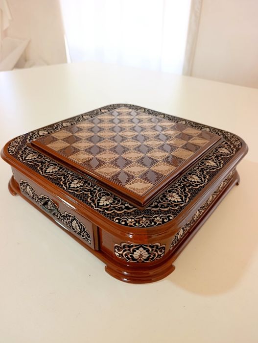 Шахматы Shaxmat 40×40 sm yongʻoq daraxtidan yasalgan