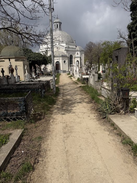 Loc de veci 3 nivele – Cimitirul Sf. Vineri, București – 9.000€