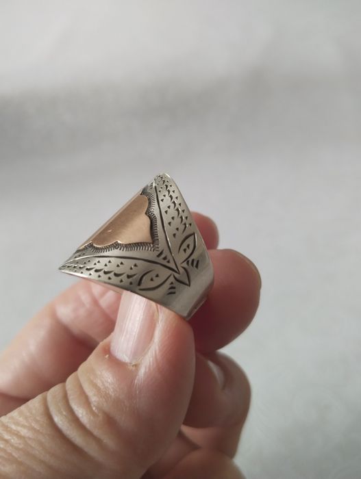 Сақина сатылады.